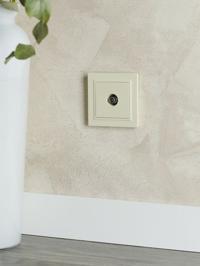 BRITE Розетка TV оконечная РТВ11-0-БрКр бежевый IEK