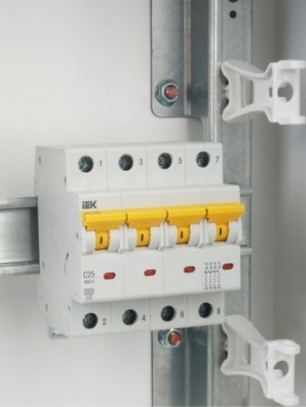 KARAT Автоматический выключатель ВА47-60M 4P C 25А 6кА IEK