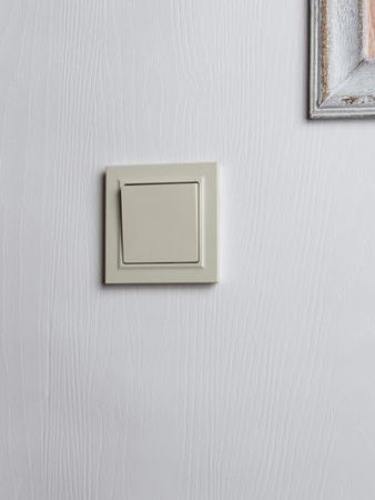 BRITE Выключатель 1-клавишный проходной 10А ВС10-1-6-БрКр бежевый IEK